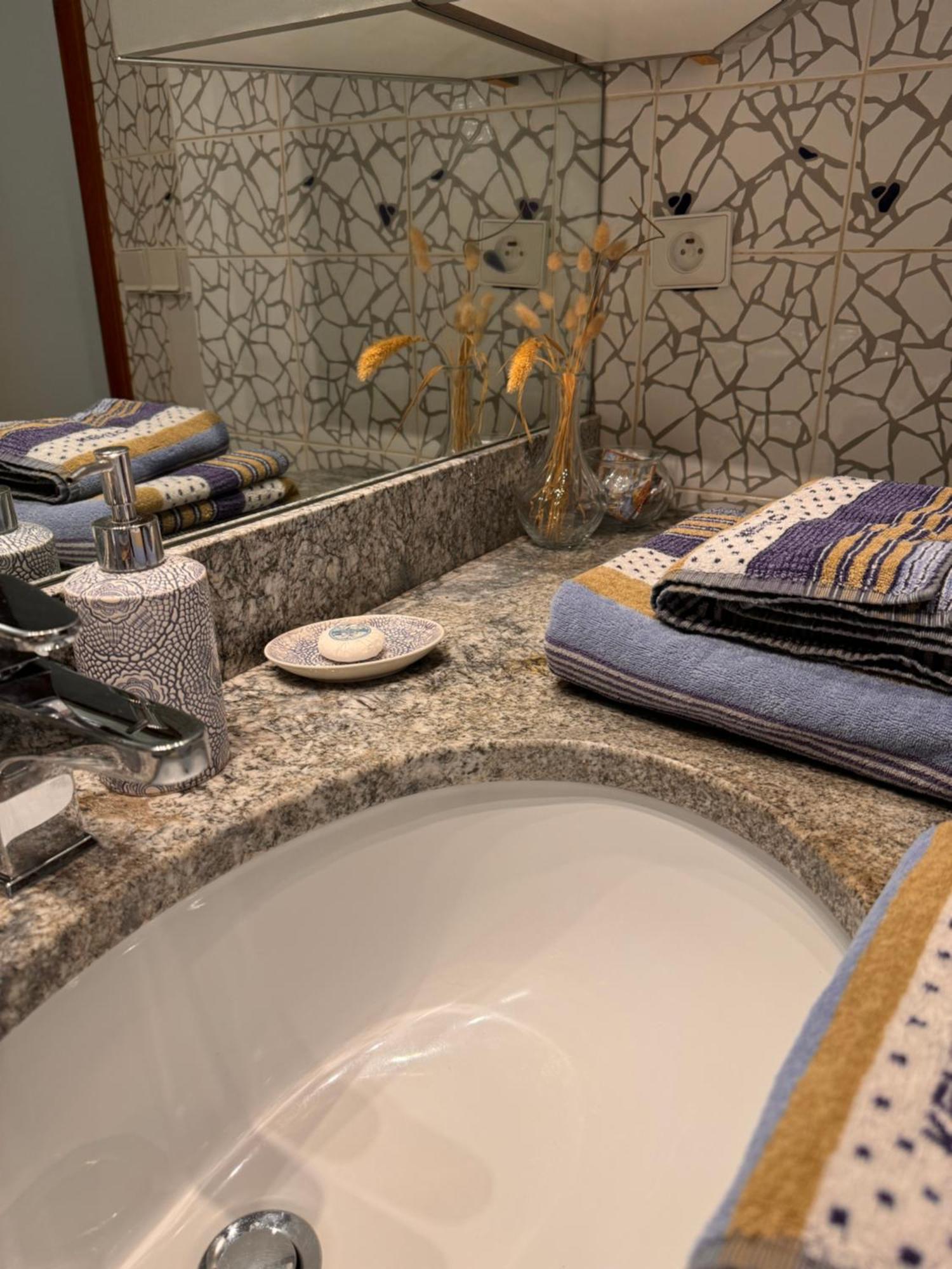 L'Elegante - Maison De Ville Avec Bains A Remous - Parking Inclus Сен-Поль-де-Ванс Екстер'єр фото