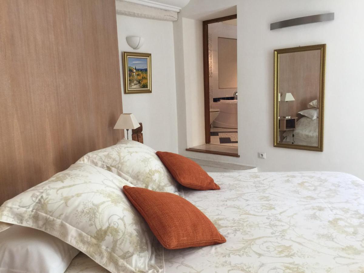 L'Elegante - Maison De Ville Avec Bains A Remous - Parking Inclus Сен-Поль-де-Ванс Екстер'єр фото